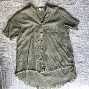 Casual army green indie shirt